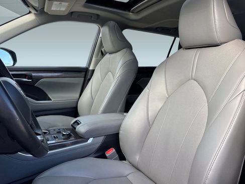 Used 2023 Toyota Highlander Limited image 27