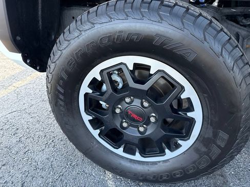Used 2025 Toyota Tacoma TRD Off-Road AWD/4WD image 5