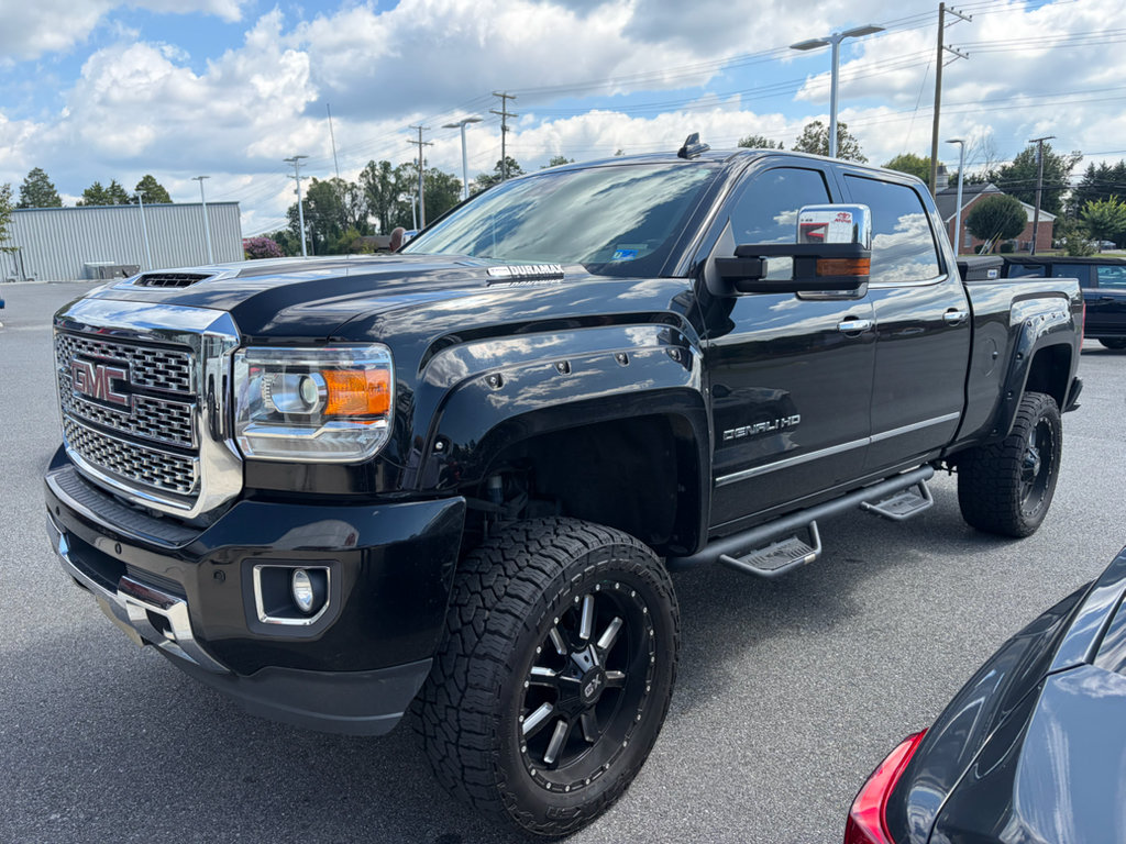 Used 2018 GMC Sierra 2500 Denali w/ Duramax Plus Package AWD/4WD image 1