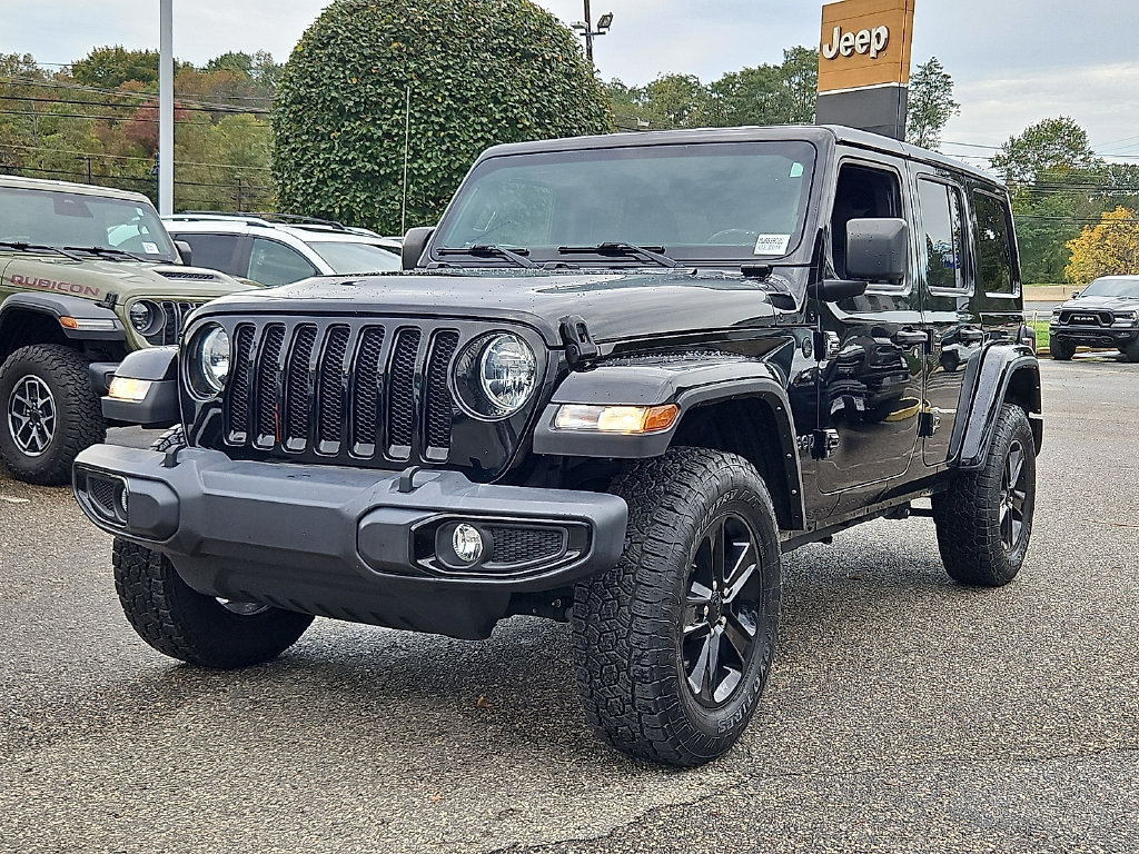 Used 2021 Jeep Wrangler Unlimited Sahara AWD/4WD image 3