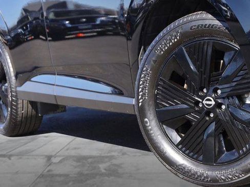 Used 2025 Nissan Murano SV image 3