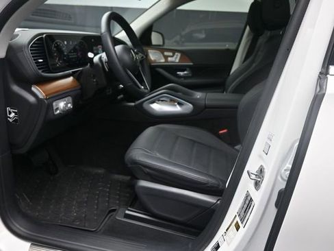 Used 2026 Mercedes-Benz GLS 450 4MATIC image 17