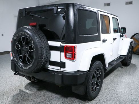 Used 2017 Jeep Wrangler Unlimited Sahara AWD/4WD image 7