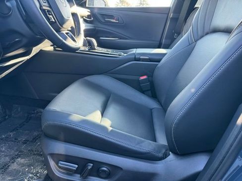 Certified 2025 Toyota Crown Signia Limited w/ Advanced Technology Package image 6