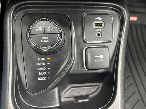 Used 2017 Jeep Compass Trailhawk w/ Leather Interior Group AWD/4WD image 56