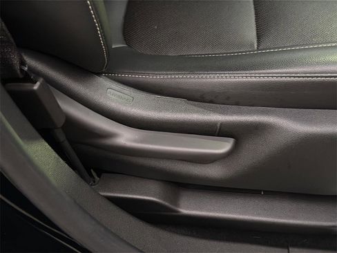 Used 2023 GMC Acadia SLT w/ Elevation Edition image 31