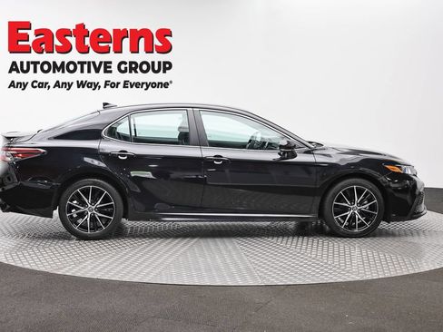 Used 2024 Toyota Camry SE FWD image 4