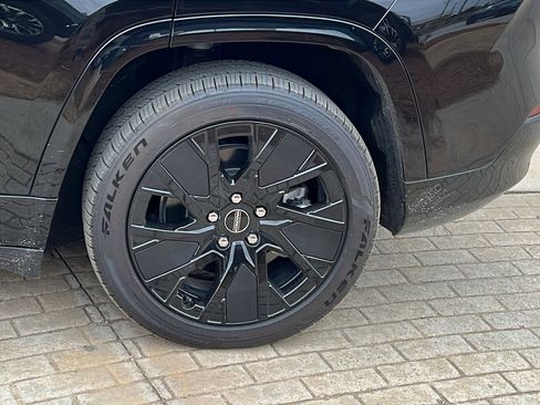 Used 2024 Jeep Wagoneer Launch Edition image 12