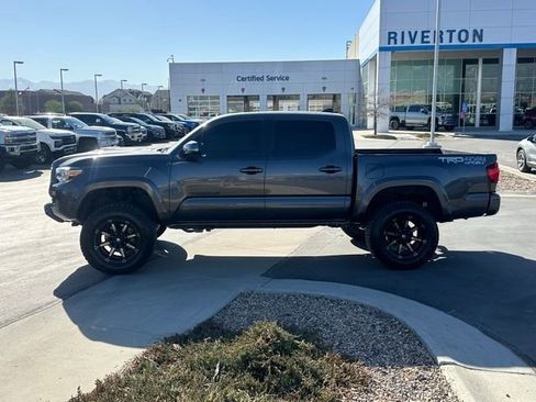 Used 2019 Toyota Tacoma TRD Sport AWD/4WD image 21