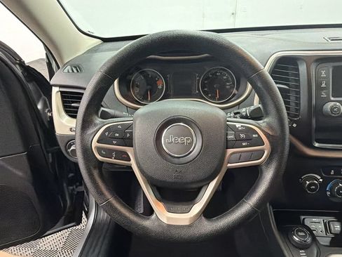 Used 2017 Jeep Cherokee Sport AWD/4WD image 11