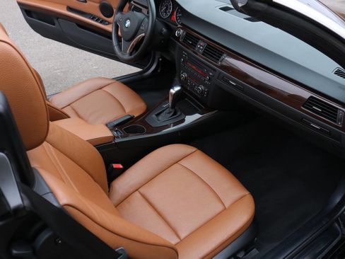 Used 2011 BMW 335i Convertible image 19