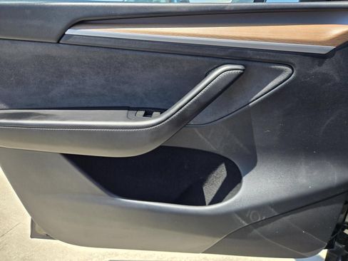Used 2023 Tesla Model Y AWD image 18