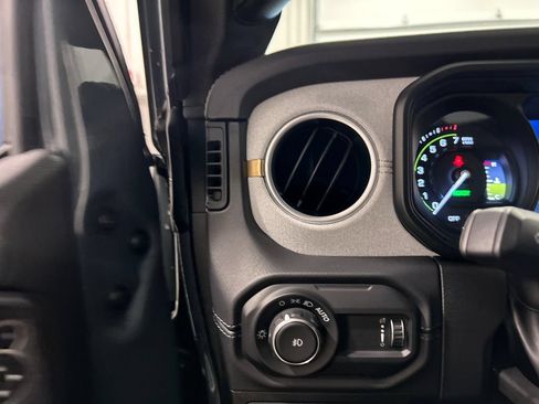 Certified 2025 Jeep Wrangler Unlimited Sahara AWD/4WD image 18