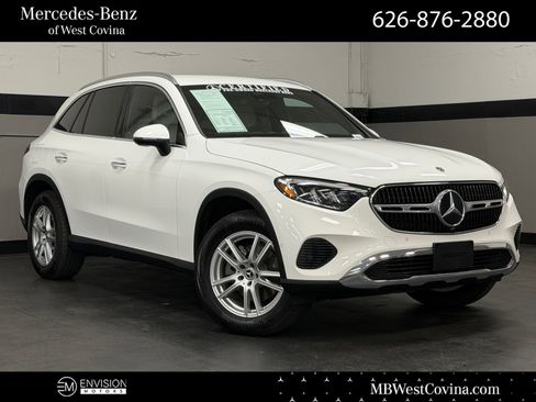 Used 2025 Mercedes-Benz GLC 300 image 1