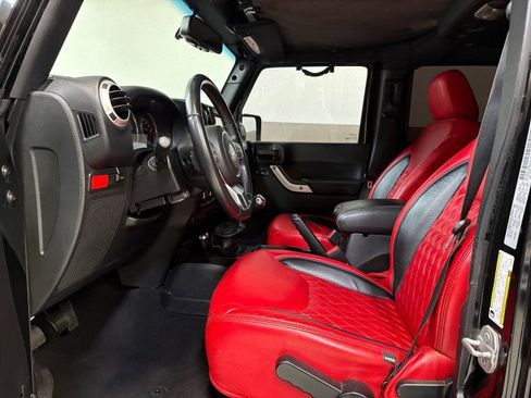 Used 2015 Jeep Wrangler Unlimited Rubicon image 13