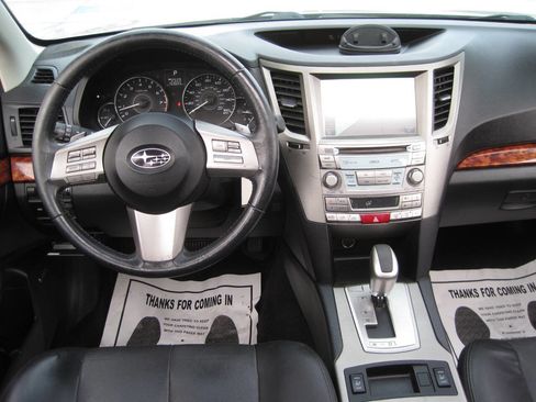 Used 2011 Subaru Outback 3.6R Limited image 29