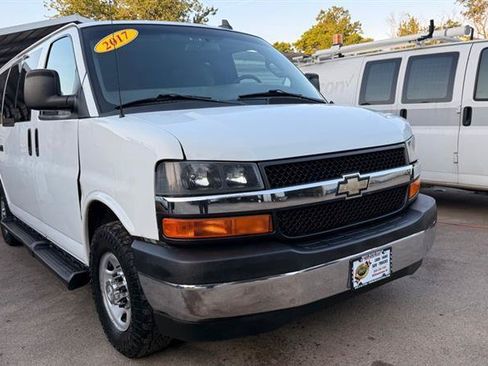Used 2017 Chevrolet Express 3500 LT w/ LT Preferred Equipment Group RWD image 4