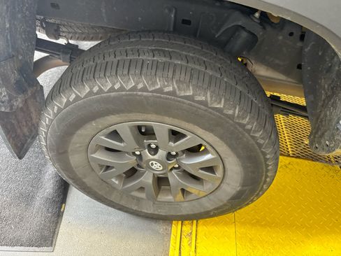 Used 2023 Toyota Tacoma SR5 RWD image 4