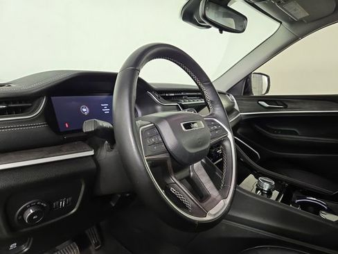 Used 2022 Jeep Grand Cherokee Limited image 15