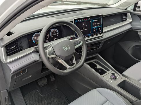 New 2026 Volkswagen Tiguan SE image 12