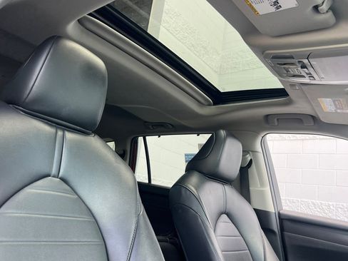 Used 2022 Toyota Highlander XLE image 15