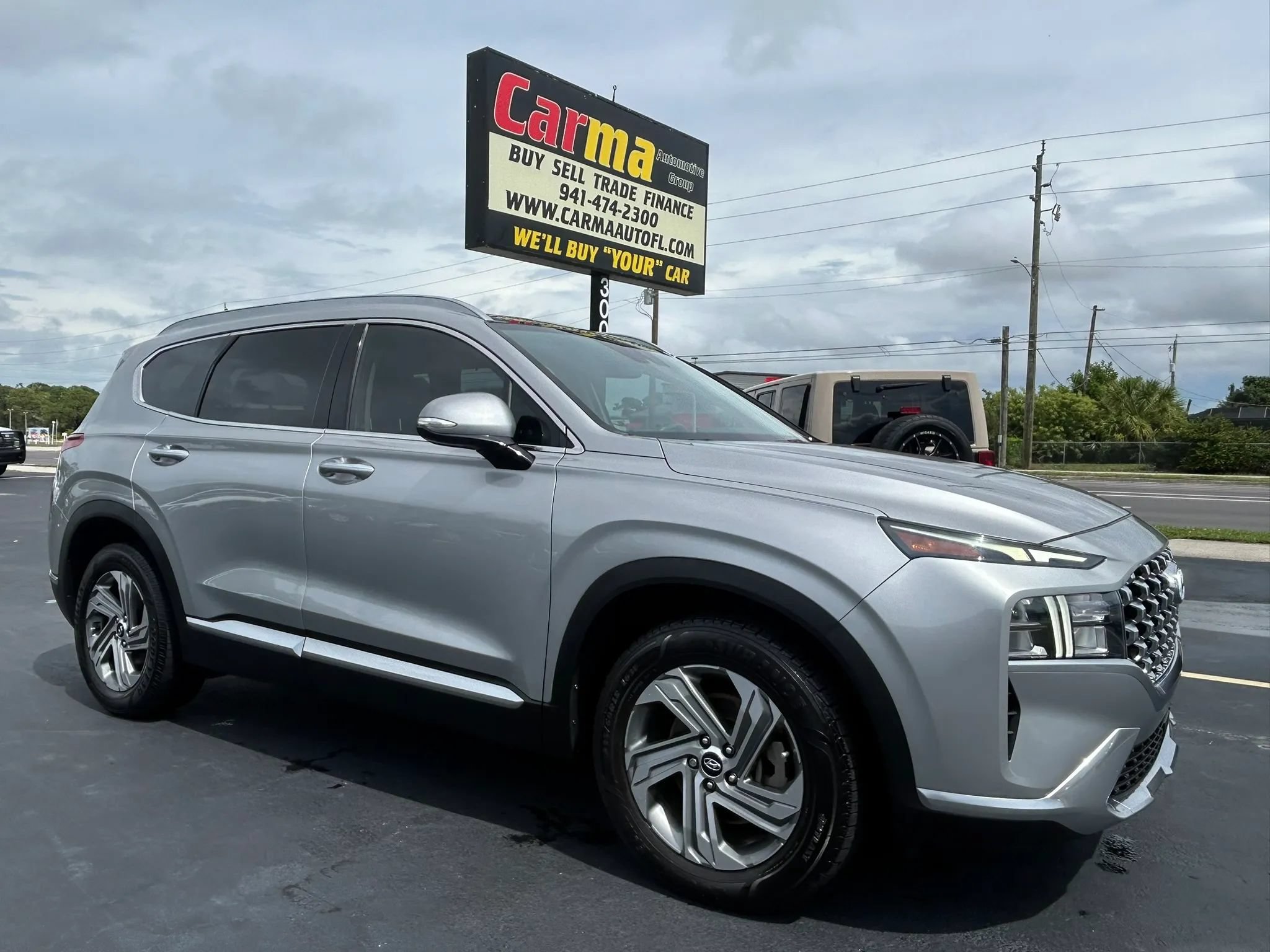 Used 2021 Hyundai Santa Fe SEL w/ Convenience + Premium Package FWD image 2