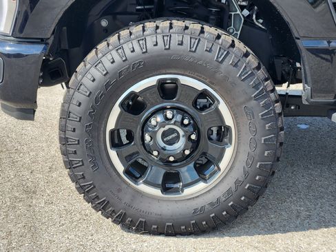 New 2026 Ford F350 Platinum w/ Tremor Off-Road Package AWD/4WD image 7