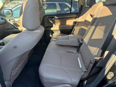 Used 2023 Lexus GX 460 Premium w/ Premium Package AWD/4WD image 32