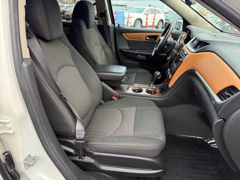 Used 2013 Chevrolet Traverse LT image 20