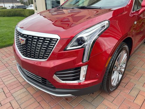 Used 2025 Cadillac XT5 Premium Luxury w/ Technology Package AWD/4WD image 2