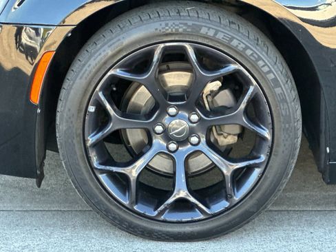 Used 2019 Chrysler 300 S RWD image 23