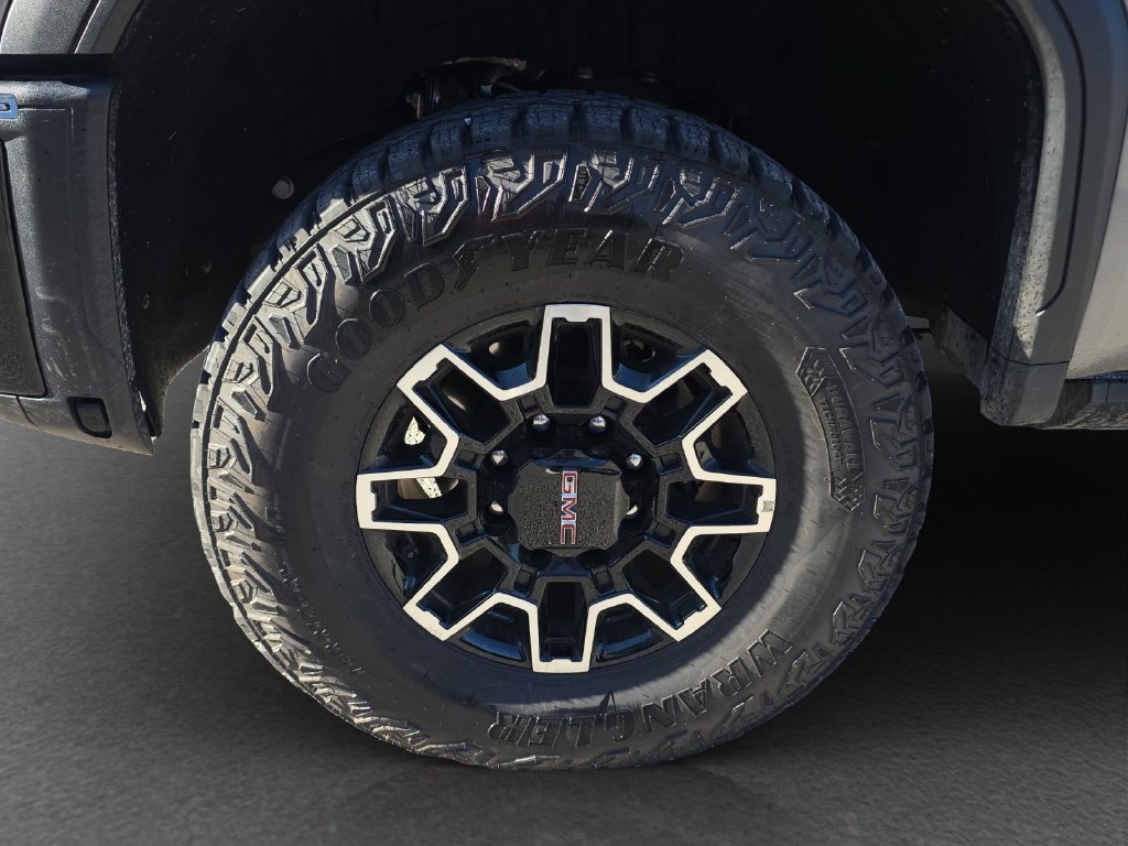 Used 2026 GMC Sierra 2500 AT4X AWD/4WD image 4