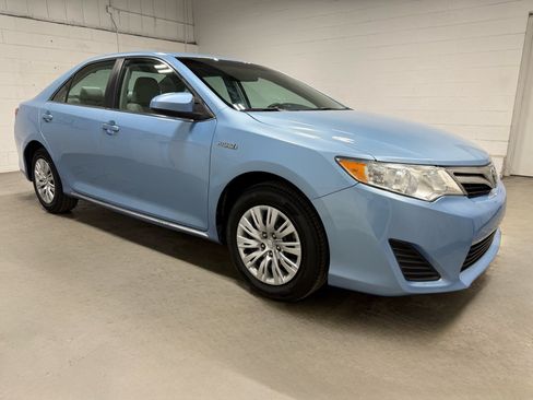Used 2014 Toyota Camry LE FWD image 3