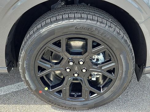 New 2026 Ford Maverick Lobo AWD/4WD image 7