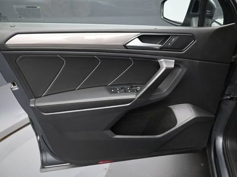 Used 2023 Volkswagen Tiguan SE AWD/4WD image 11