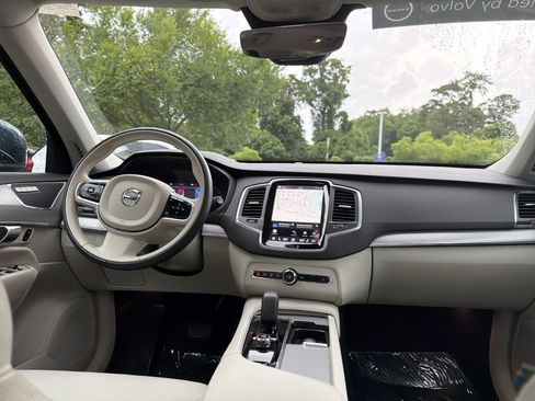 Certified 2025 Volvo XC90 B5 Core w/ Protection Package Premier AWD/4WD image 30