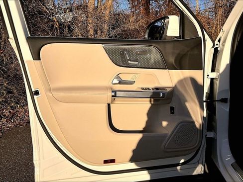 Used 2025 Mercedes-Benz GLB 250 4MATIC image 18