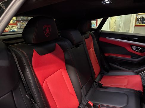 Used 2020 Lamborghini Urus image 23