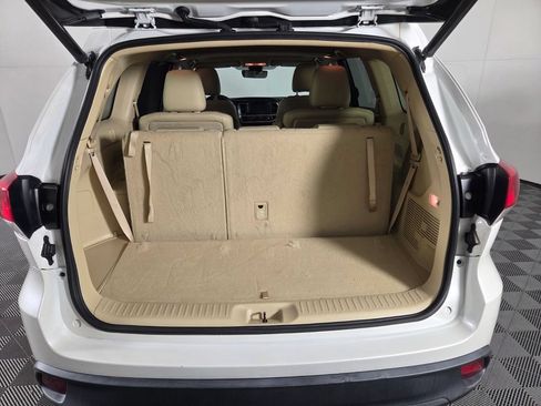 Used 2019 Toyota Highlander XLE FWD image 29