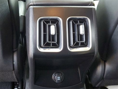 Used 2024 Kia Sorento S image 27