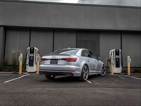 Used 2018 Audi S4 Premium Plus w/ Navigation Package AWD/4WD image 5