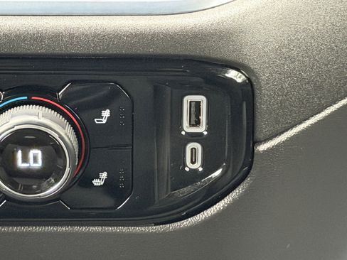 Used 2024 Chevrolet Silverado 1500 LT image 23