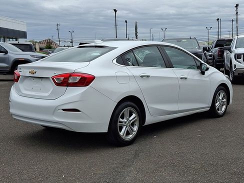 Certified 2017 Chevrolet Cruze LT w/ Convenience Package FWD image 6