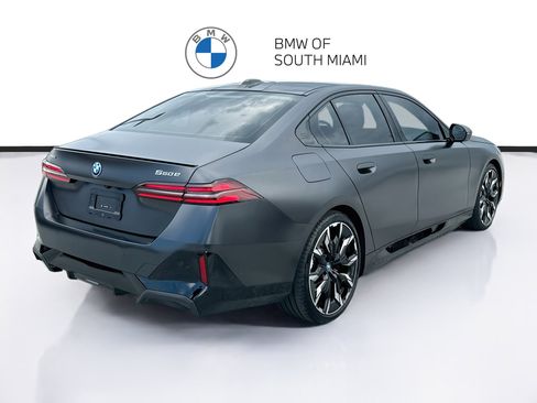 Used 2025 BMW 550e xDrive w/ Executive Package AWD/4WD image 7