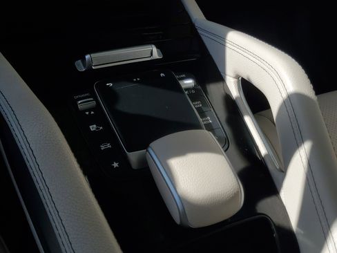 Used 2022 Mercedes-Benz GLE 350 w/ 3rd Row Seat Package image 27