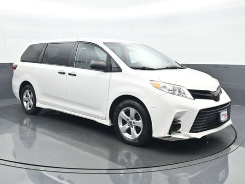 Used 2020 Toyota Sienna L FWD image 9