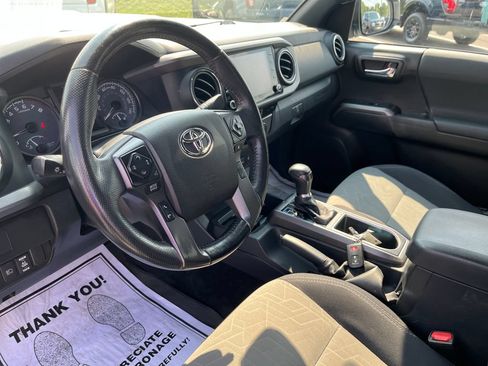 Used 2021 Toyota Tacoma TRD Sport AWD/4WD image 15