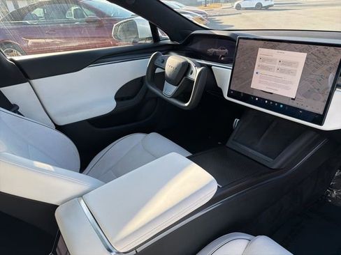 Used 2021 Tesla Model S Plaid image 10