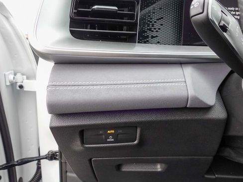 New 2026 Volkswagen Tiguan SE R-Line image 19