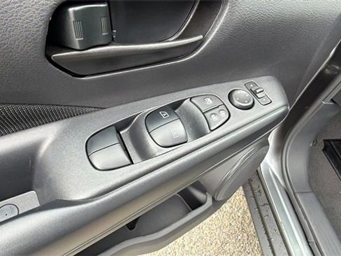 New 2025 Nissan Kicks Play S image 20